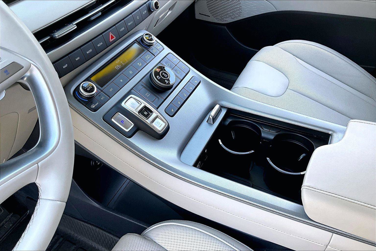 Used 2024 Hyundai Palisade Limited AWD/4WD image 16