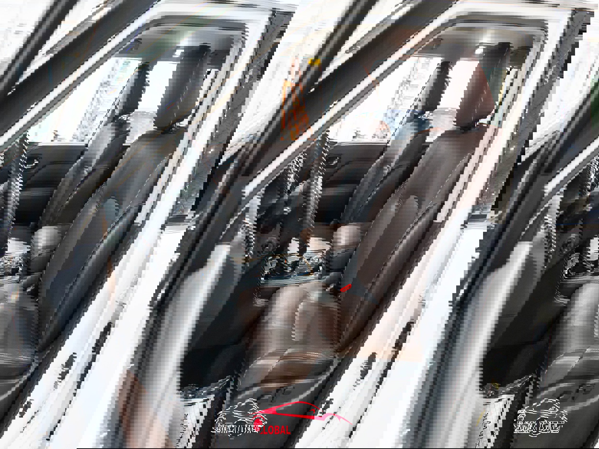 Used 2021 INFINITI QX80 Premium Select w/ All-Season Package image 16