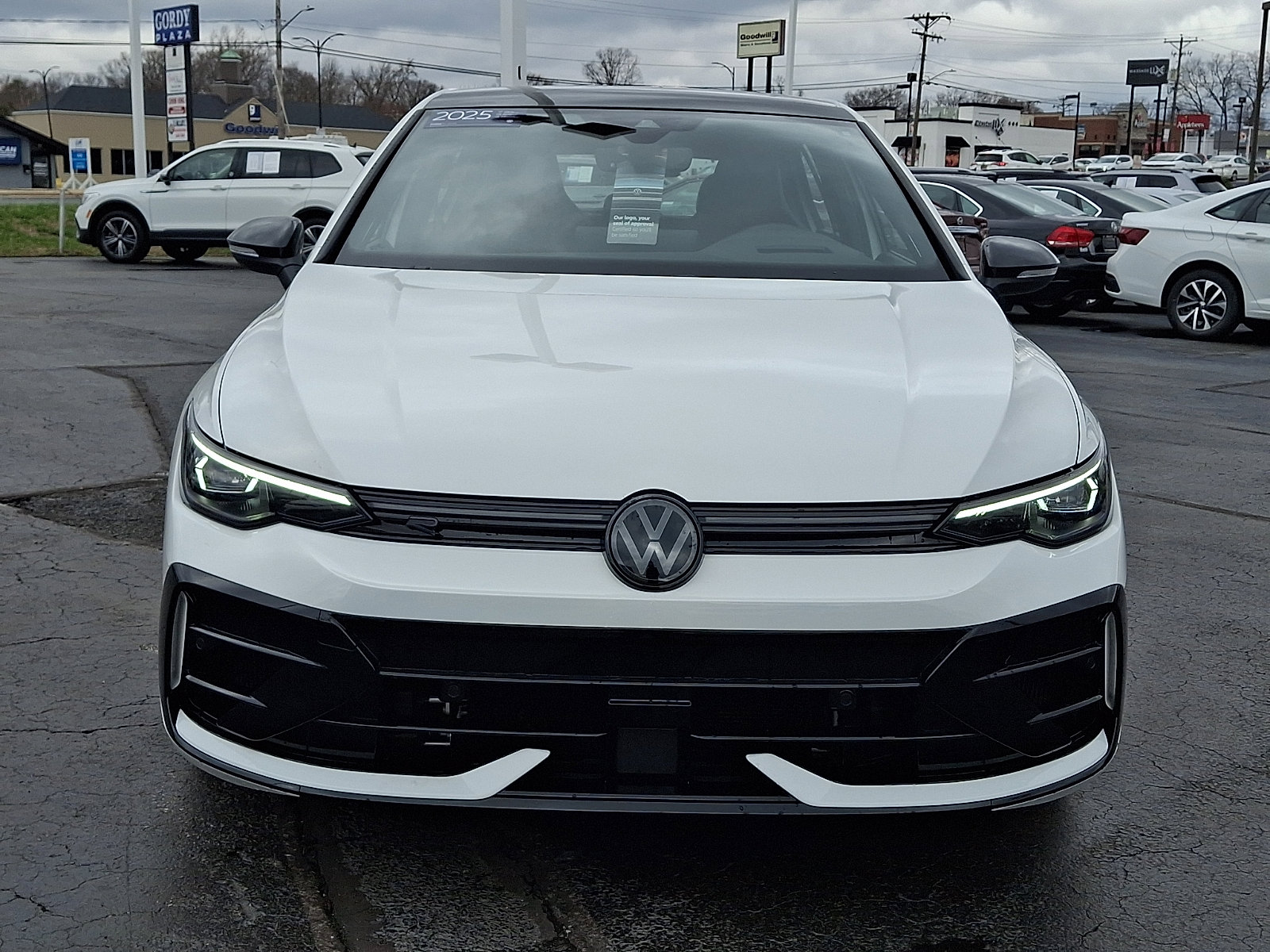 Used 2025 Volkswagen Golf R Black Edition image 2