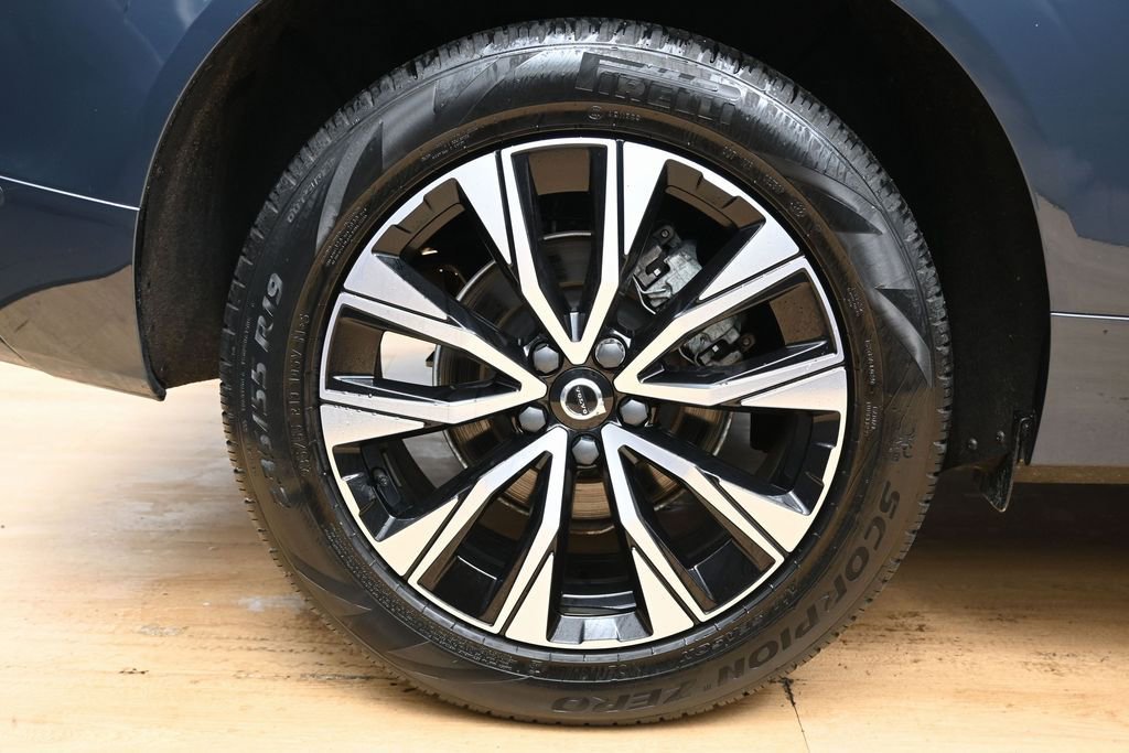 Used 2023 Volvo XC60 B5 Plus w/ Protection Package Premier image 13