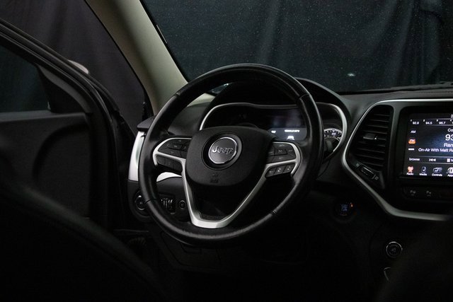 Used 2016 Jeep Cherokee Trailhawk w/ Comfort/Convenience Group image 14