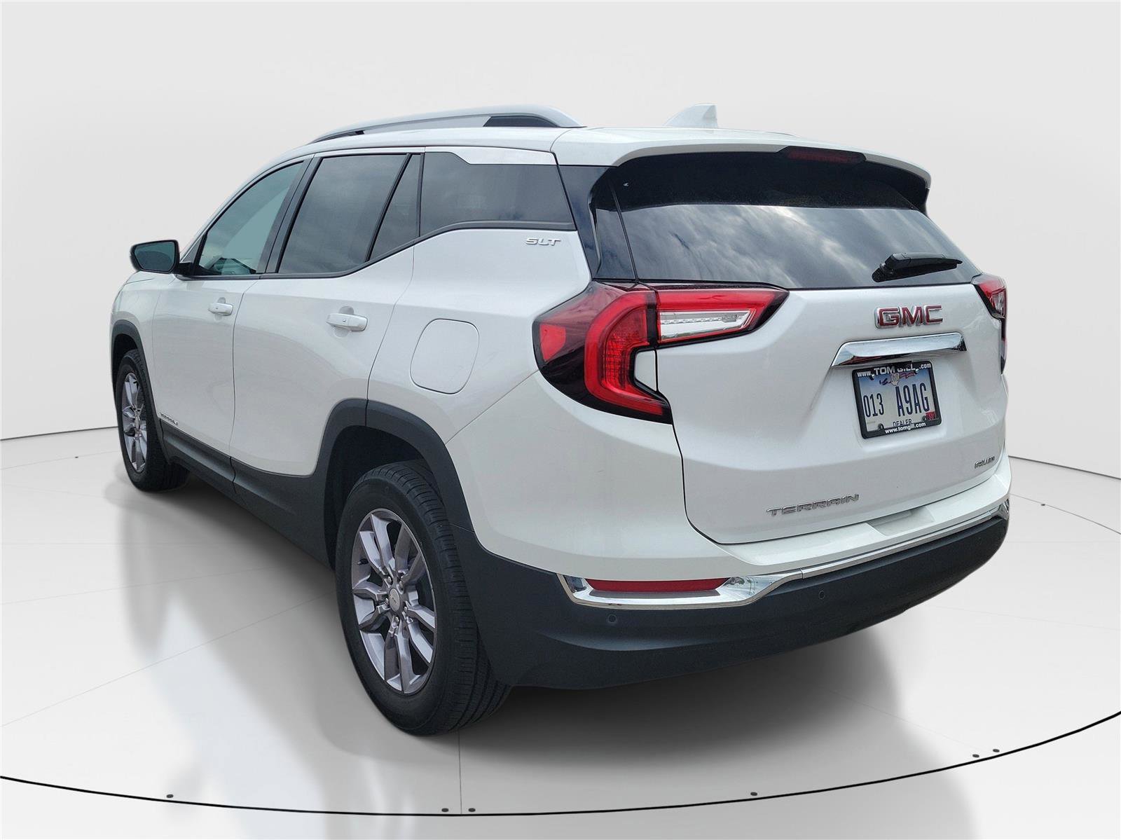 Used 2023 GMC Terrain SLT image 3