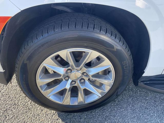 Used 2023 Chevrolet Suburban Premier image 10