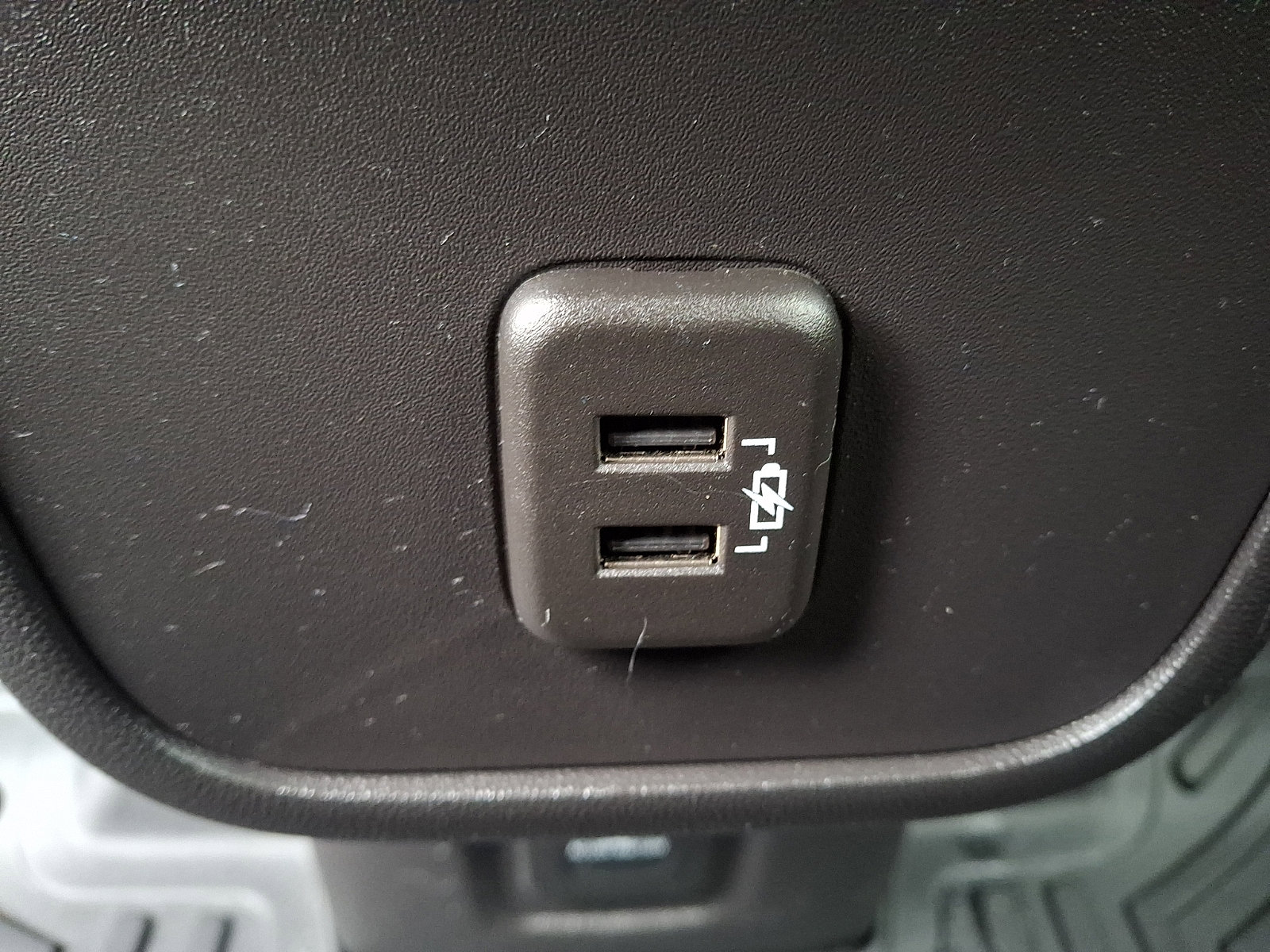 Used 2024 GMC Terrain SLE w/ Driver Convenience Package image 11