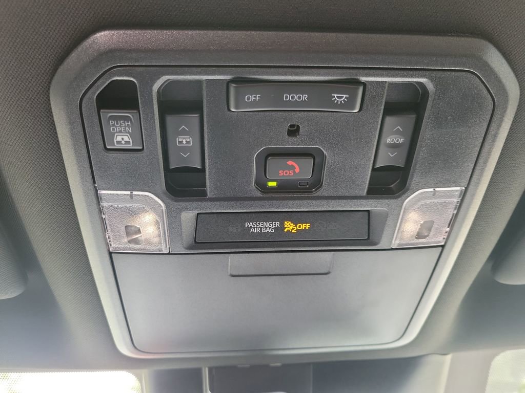 Used 2025 Toyota Tundra Limited AWD/4WD image 46