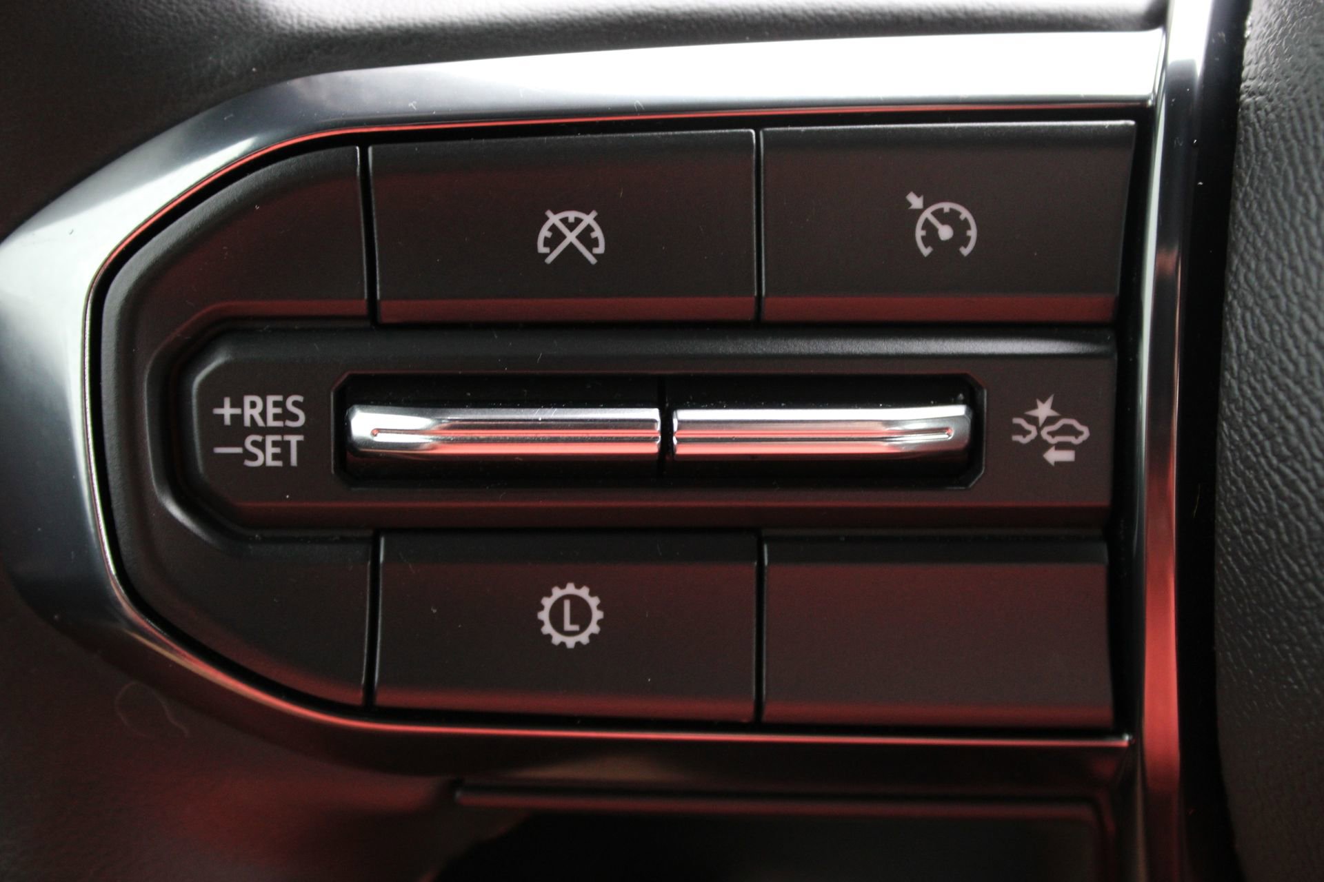 Used 2025 GMC Yukon AT4 w/ LPO, Floor Liner Package image 21