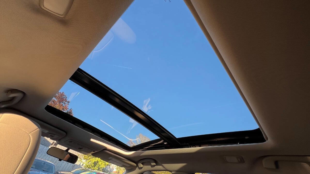 Used 2017 Nissan Rogue SV image 16