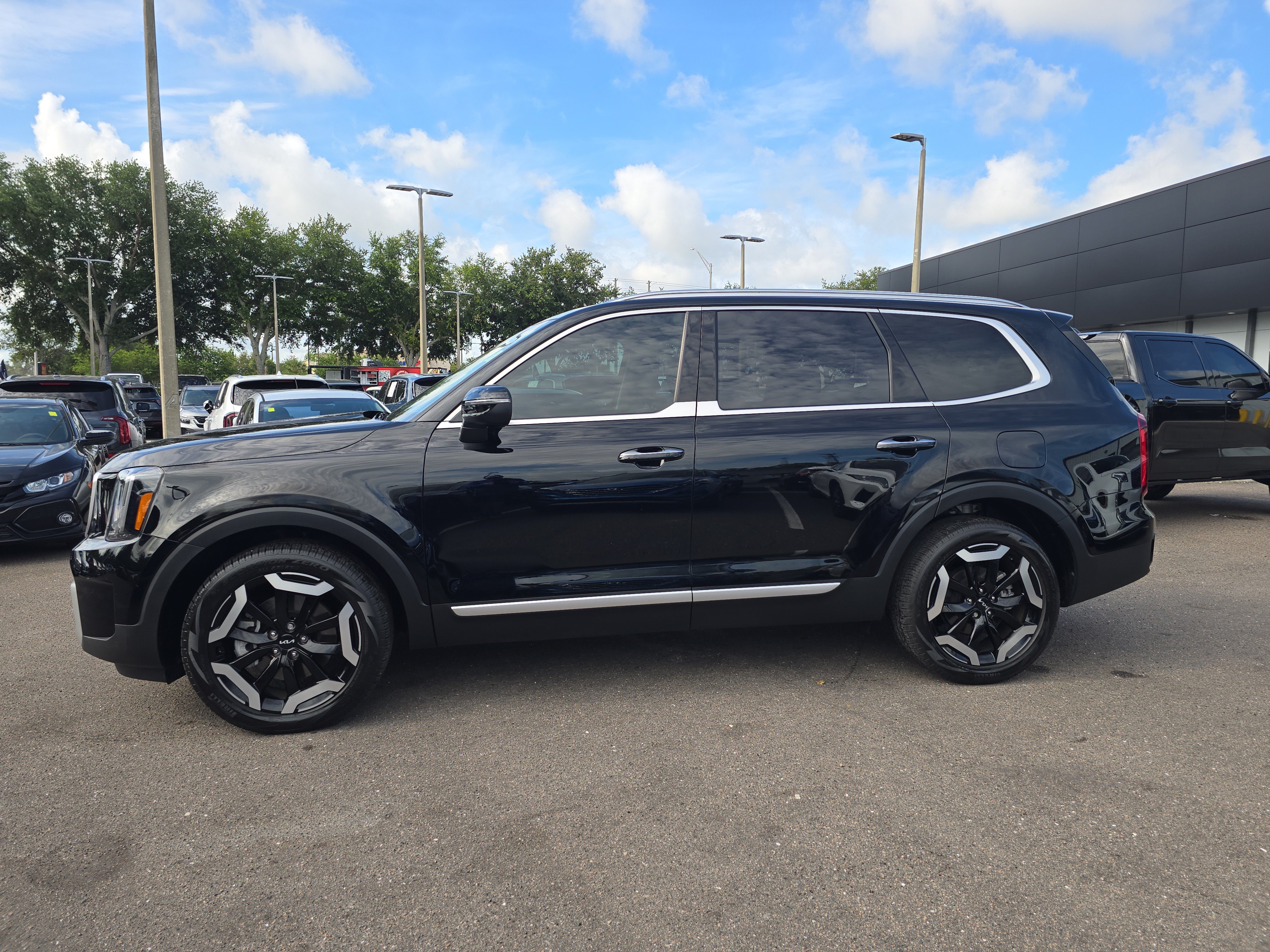 Certified 2024 Kia Telluride S AWD/4WD image 5