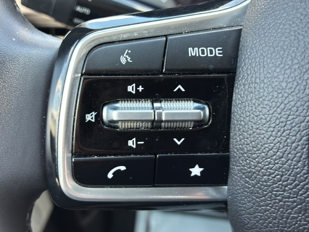 Used 2024 Kia Carnival EX FWD image 27