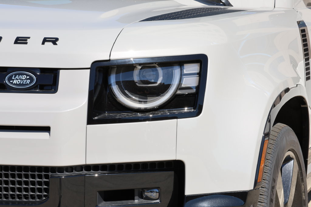 New 2026 Land Rover Defender 110 X-Dynamic SE AWD/4WD image 5