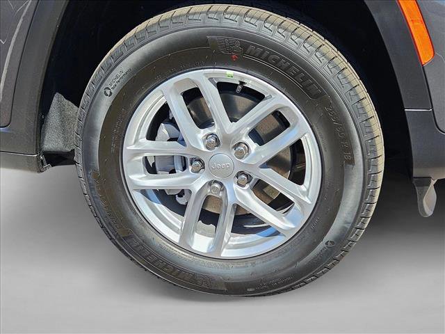 New 2025 Jeep Grand Cherokee Laredo X w/ Trailer Tow Package image 10