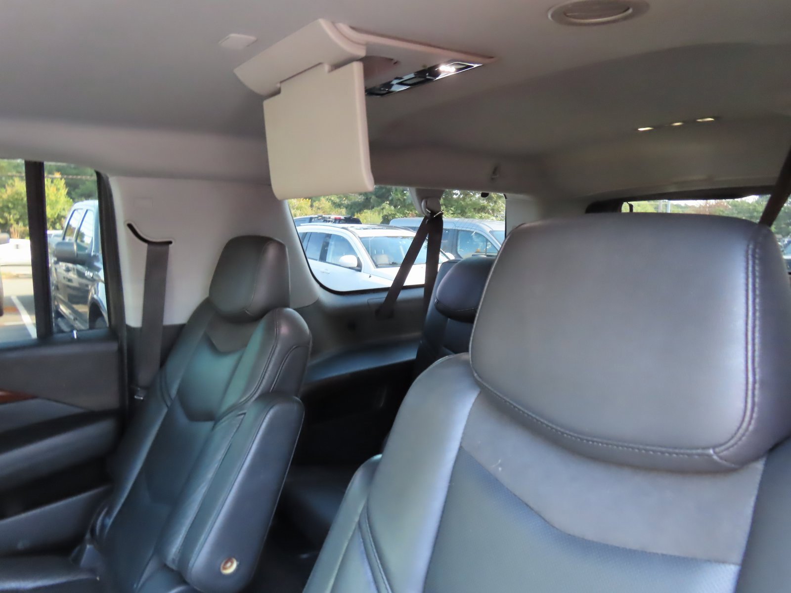 Used 2020 Cadillac Escalade ESV Premium Luxury image 25