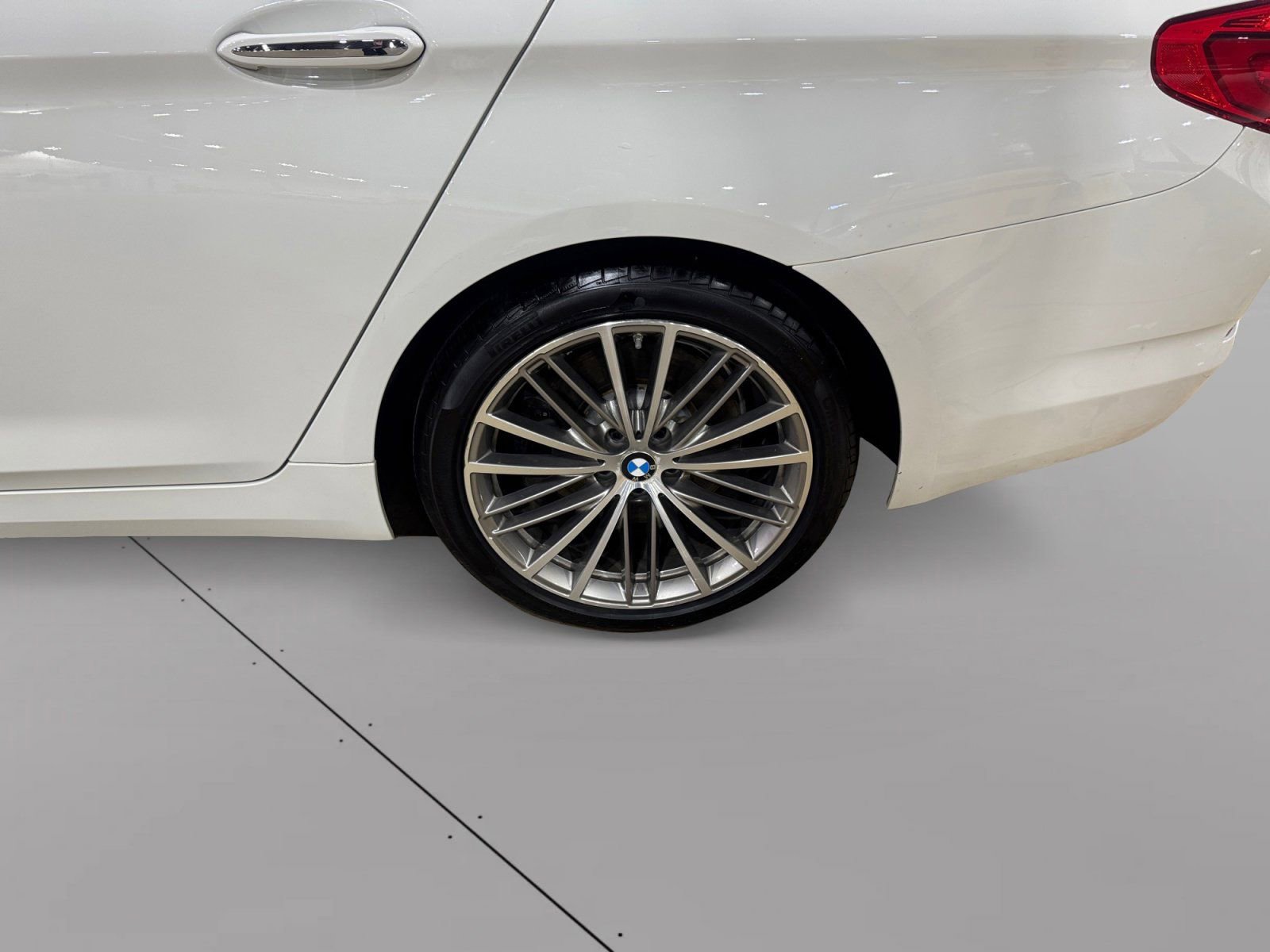 Used 2018 BMW 540i xDrive AWD/4WD image 5