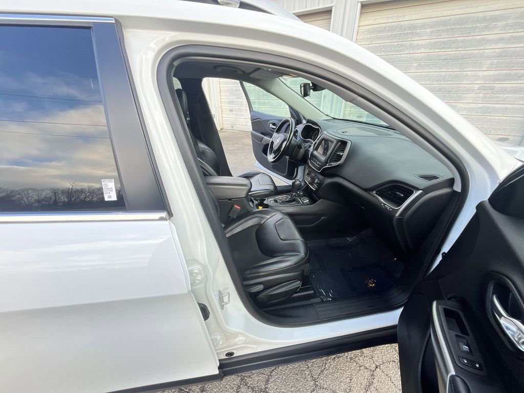 Used 2021 Jeep Cherokee Latitude Plus image 23