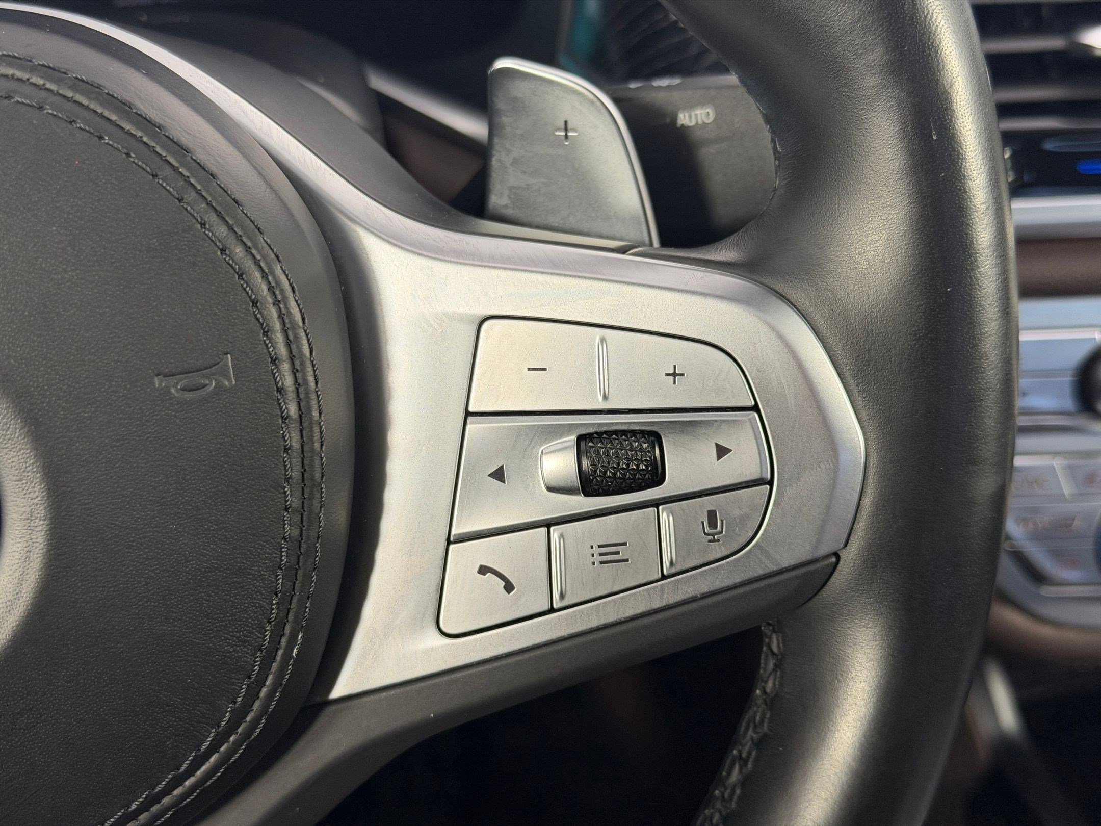 Used 2022 BMW 740i w/ M Sport Package RWD image 30
