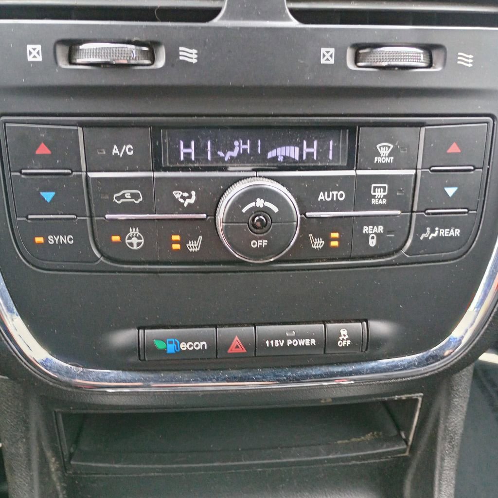 Used 2018 Dodge Grand Caravan SXT w/ Driver Convenience Group image 13