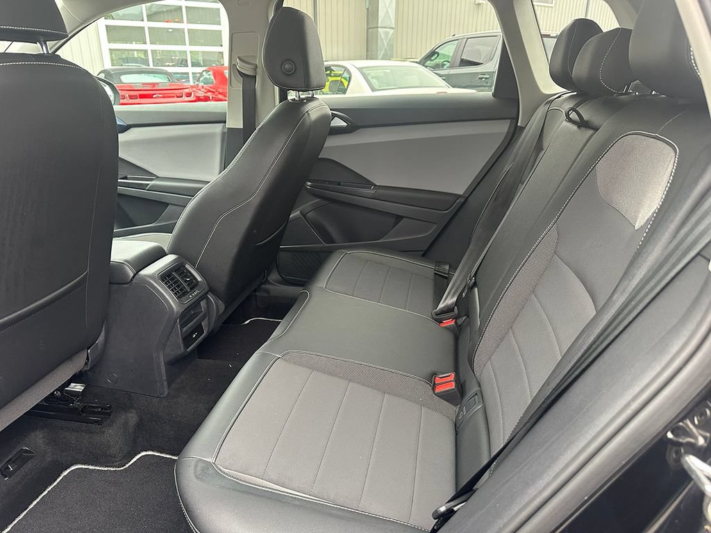 Used 2023 Volkswagen Taos SE w/ Panoramic Sunroof Package AWD/4WD image 13