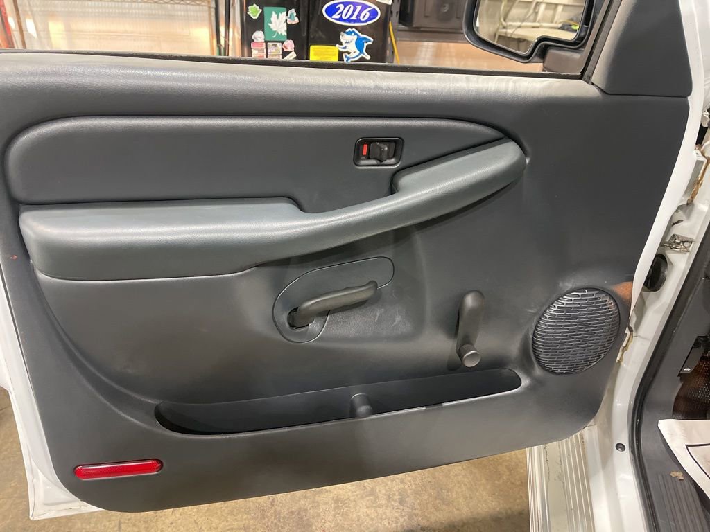 Used 2000 Chevrolet Silverado 1500 Base w/ Exterior Appearance Pkg image 7