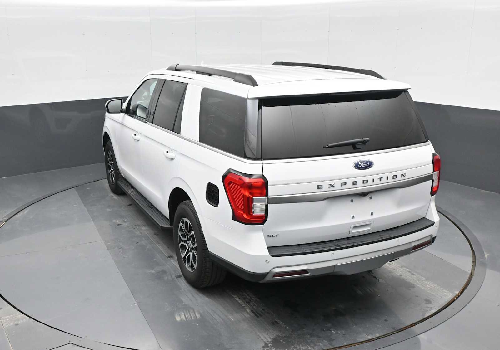 Used 2024 Ford Expedition XLT image 25