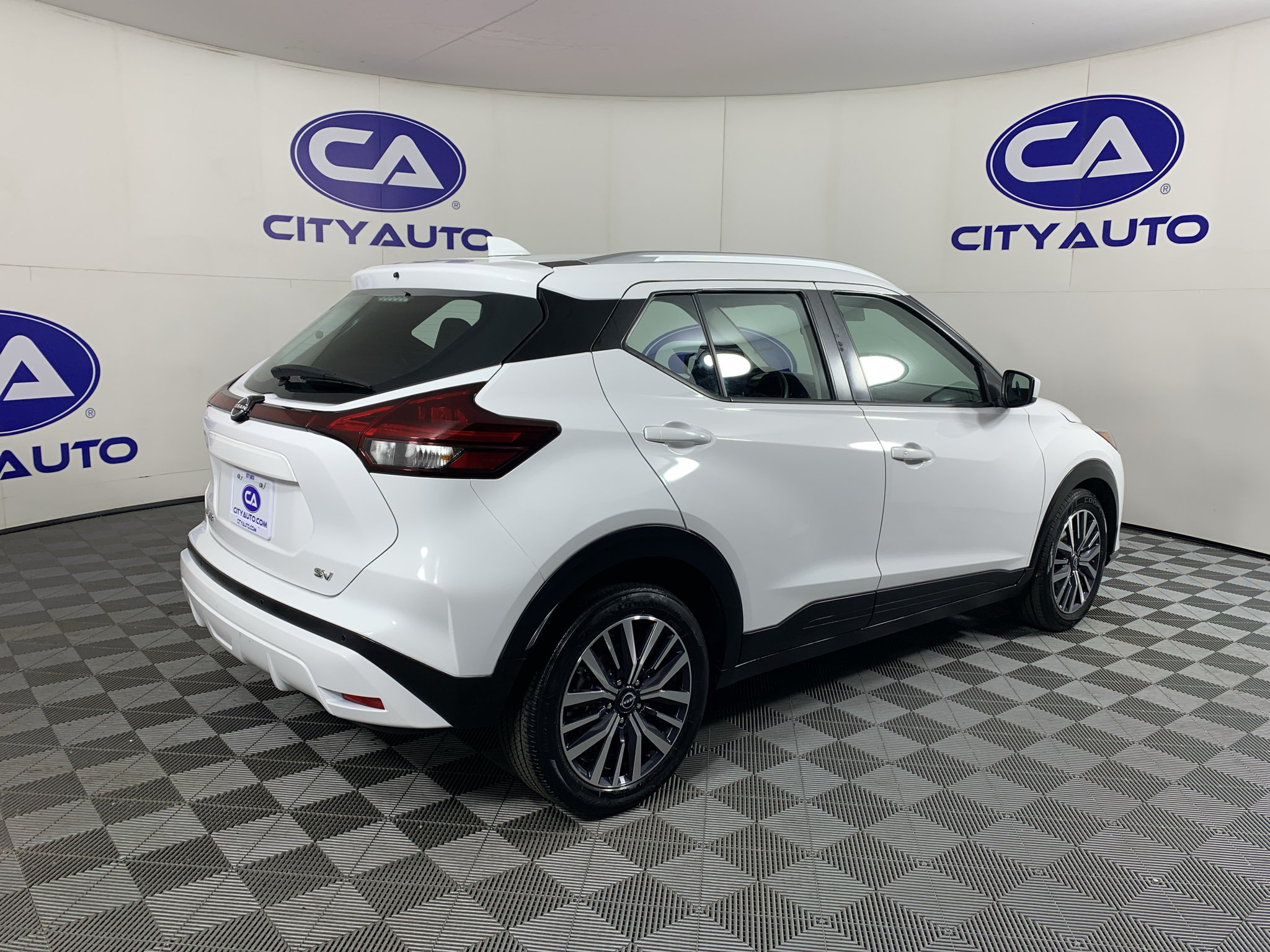 Used 2022 Nissan Kicks SV FWD image 3