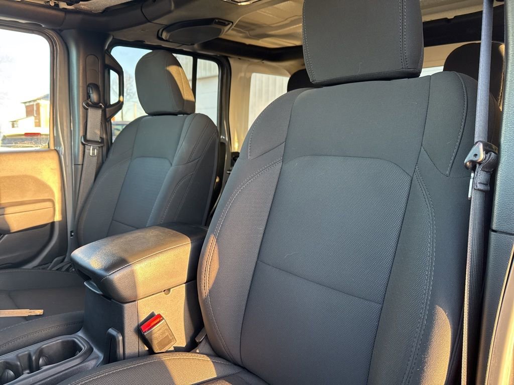 Used 2023 Jeep Wrangler Unlimited w/ Convenience Group image 31