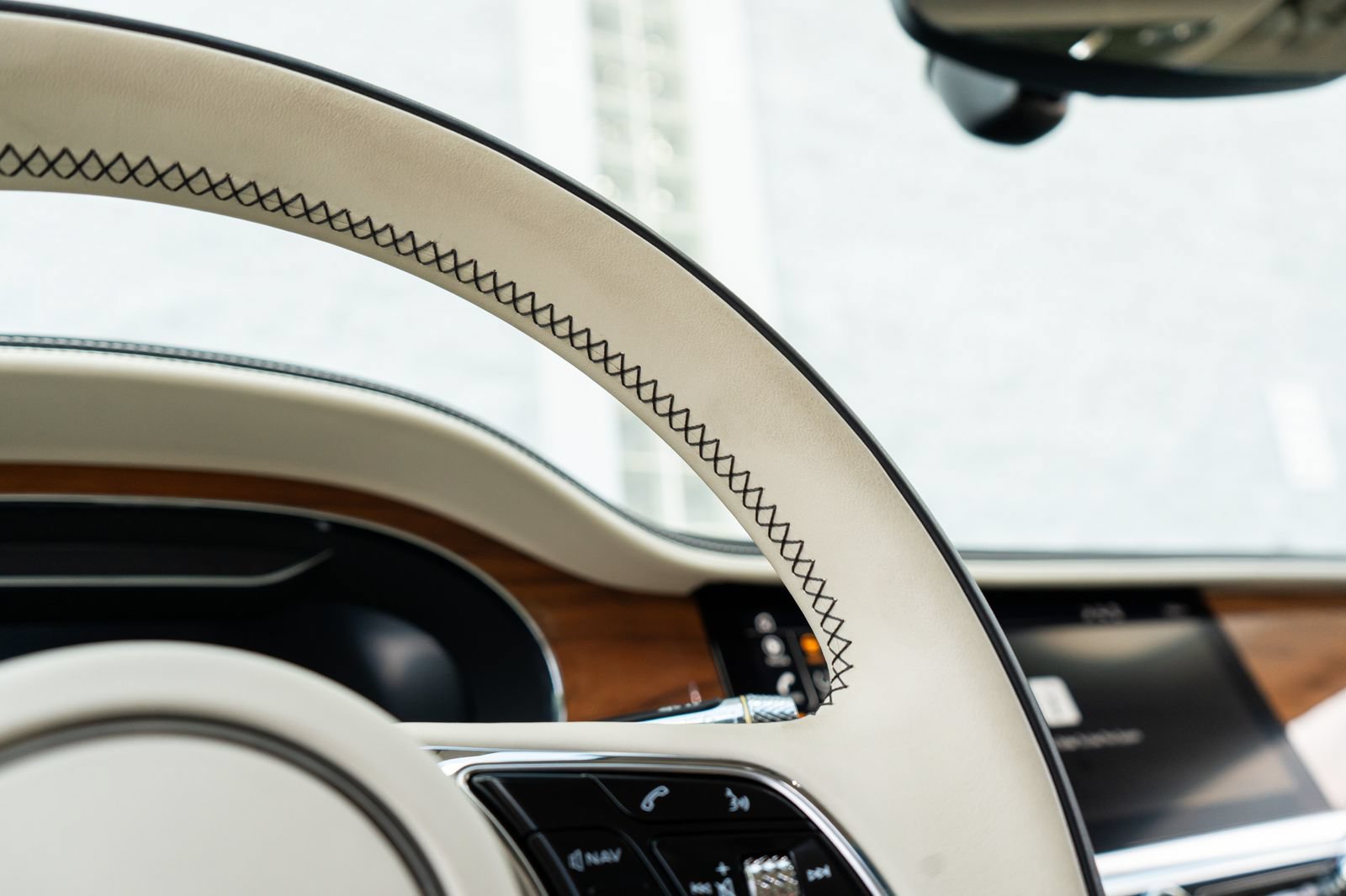 Certified 2023 Bentley Flying Spur V8 AWD/4WD image 32