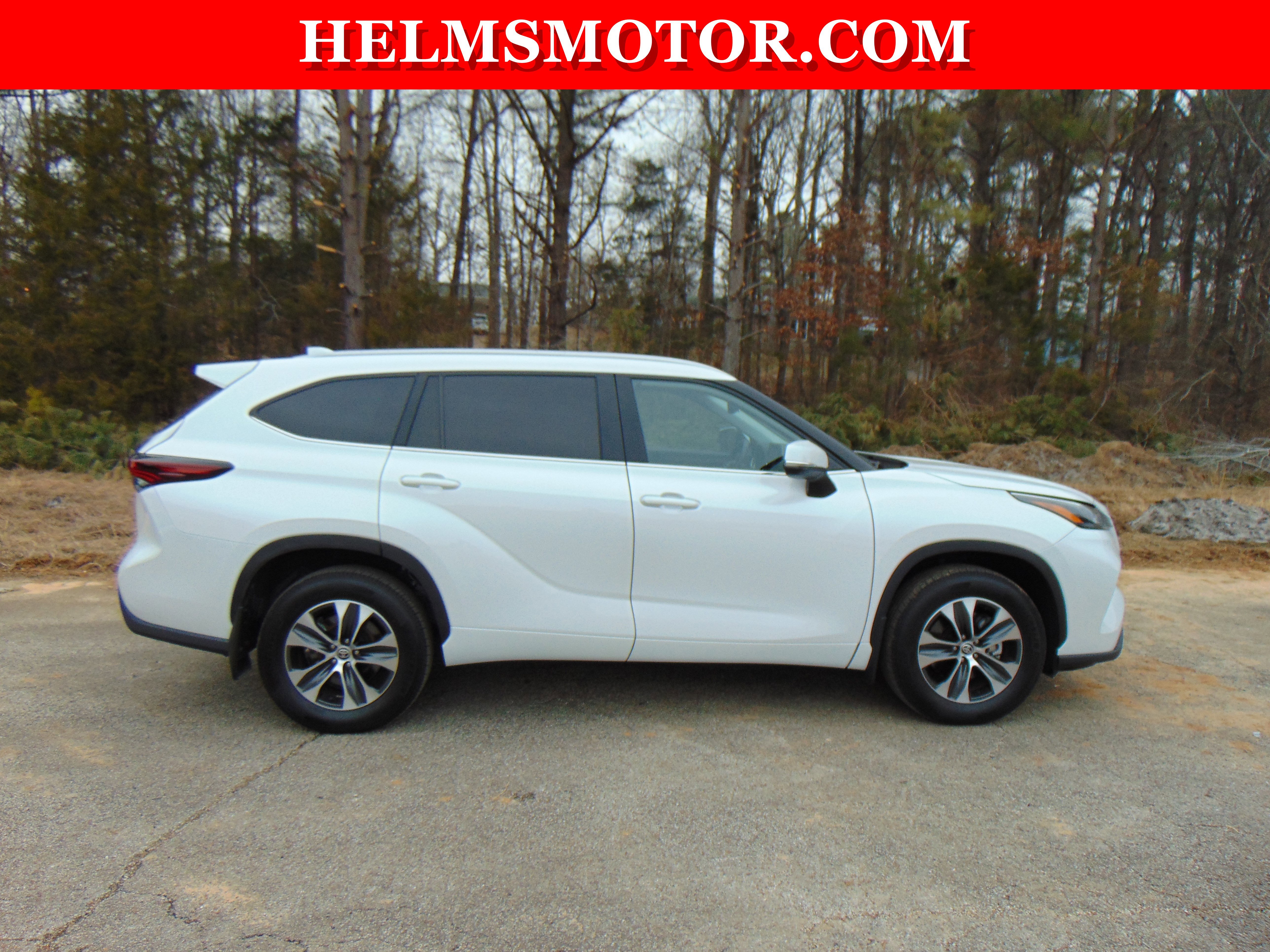 Used 2025 Toyota Highlander XLE image 11