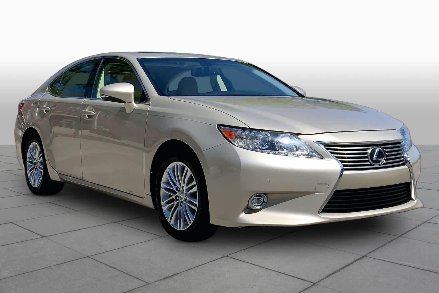Used 2014 Lexus ES 350 w/ Luxury Package FWD image 3
