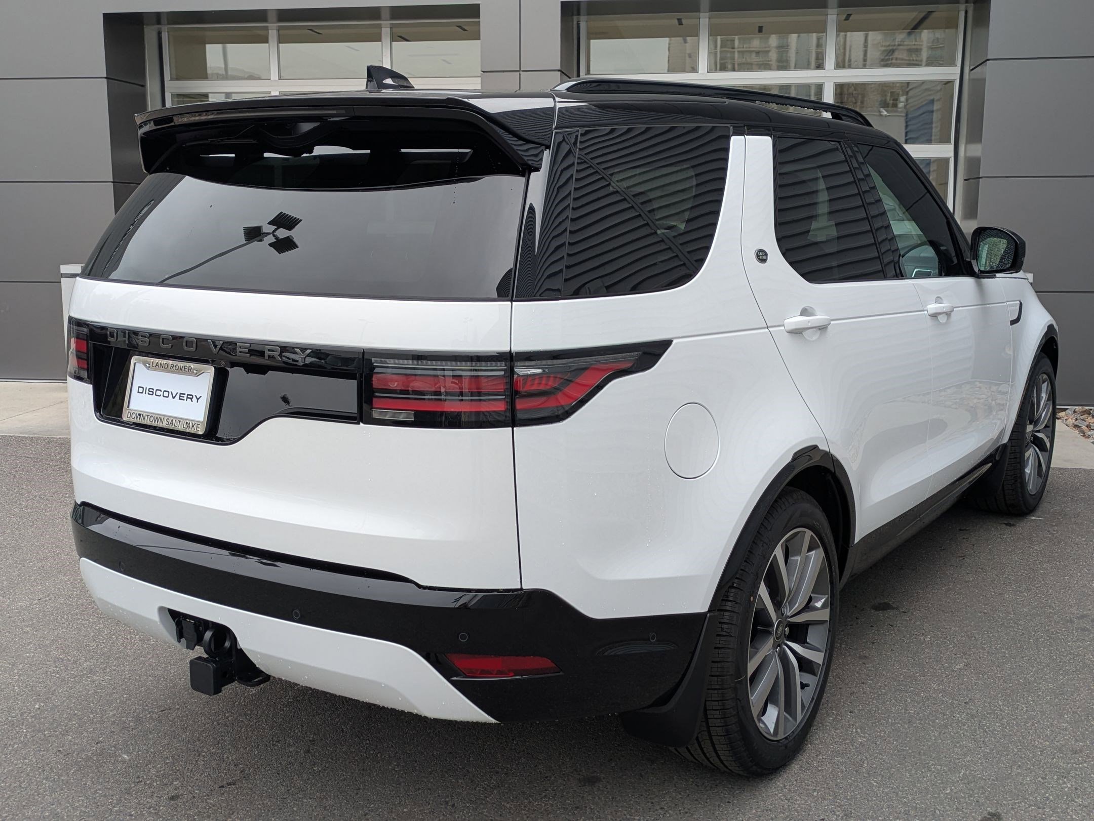 New 2026 Land Rover Discovery Dynamic SE image 3