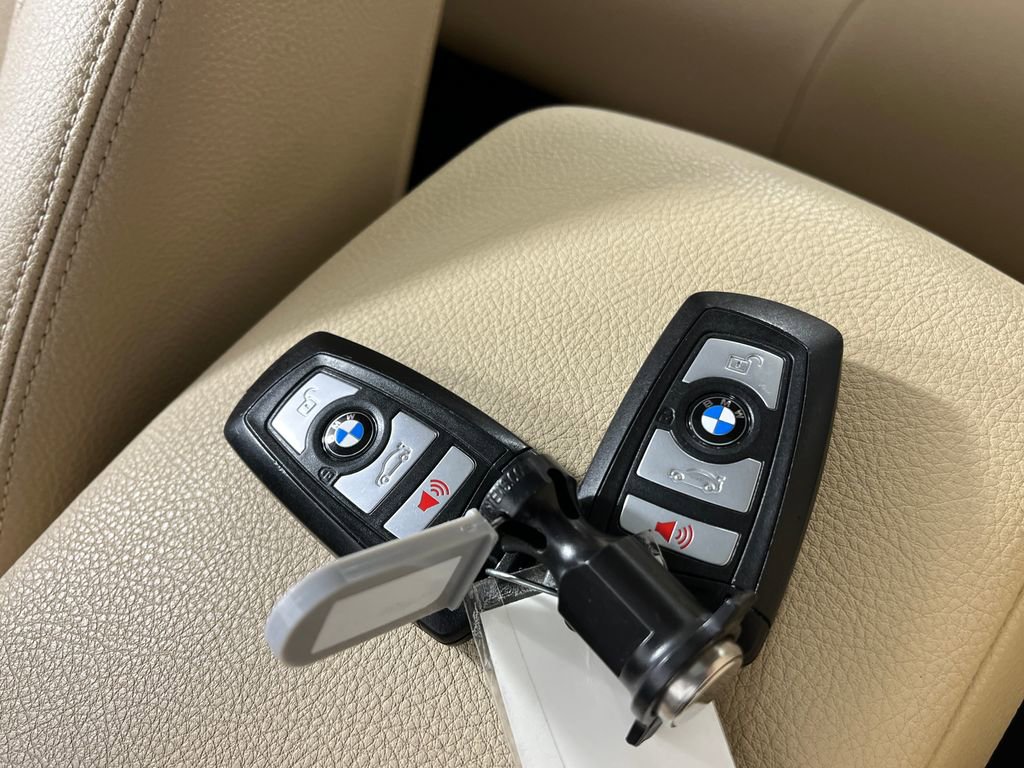 Used 2017 BMW 320i xDrive 320i xDrive image 26