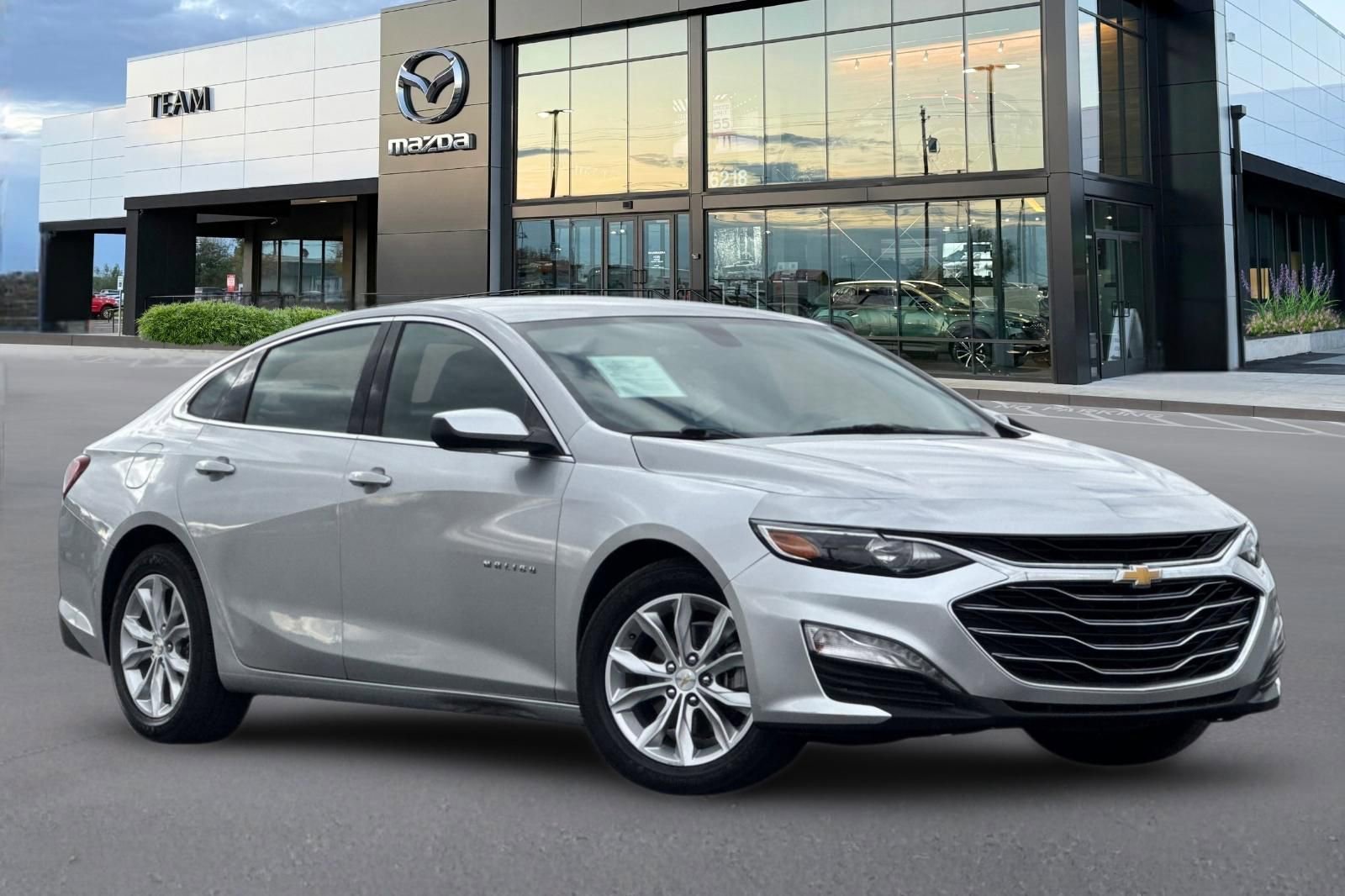 Used 2022 Chevrolet Malibu LT image 2