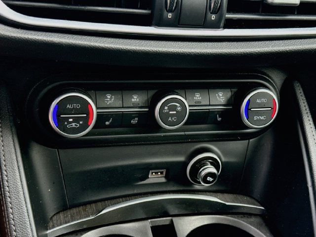 Used 2021 Alfa Romeo Stelvio Ti w/ Nero Edizione AWD/4WD image 23