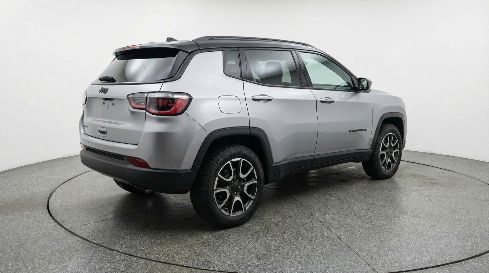 Used 2025 Jeep Compass Trailhawk image 9