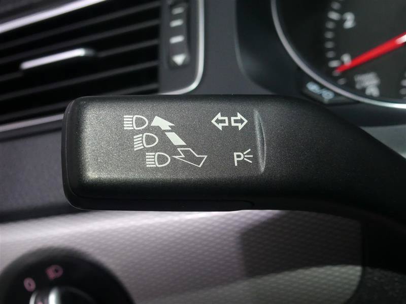 Used 2015 Volkswagen Jetta SE FWD image 35