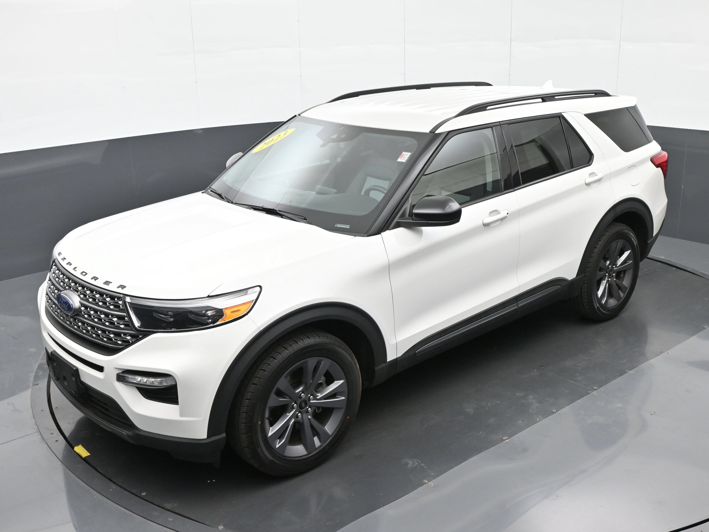 Used 2023 Ford Explorer XLT w/ Equipment Group 202A AWD/4WD image 36