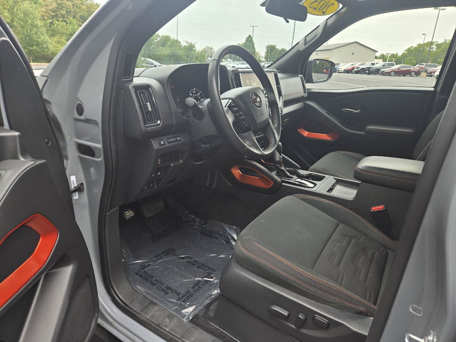 Used 2025 Nissan Frontier PRO-4X AWD/4WD image 11