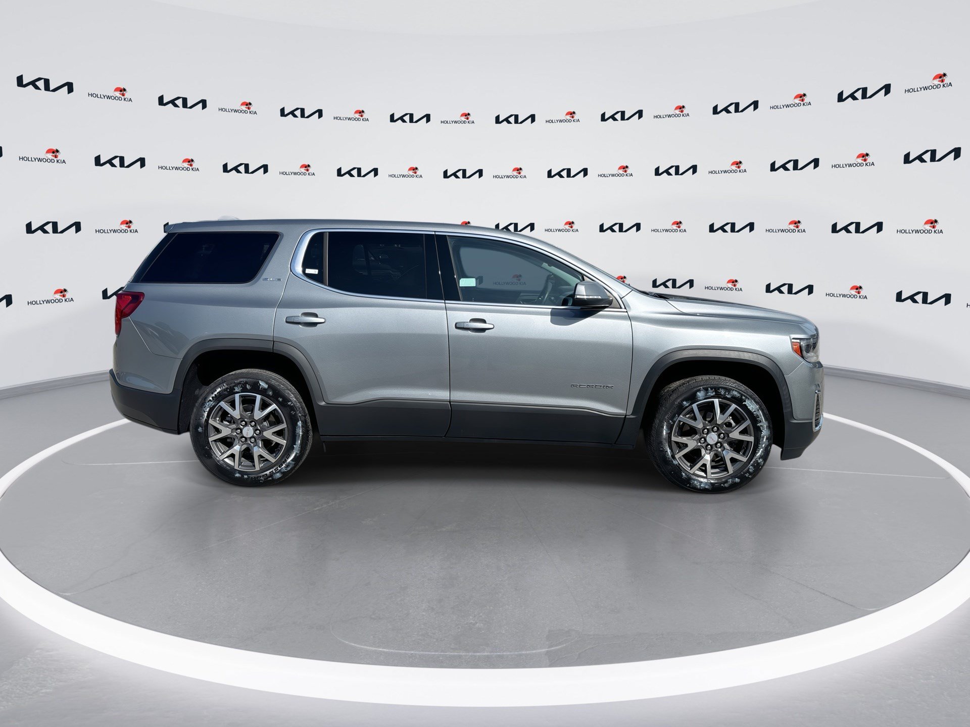 Used 2023 GMC Acadia SLE FWD image 9