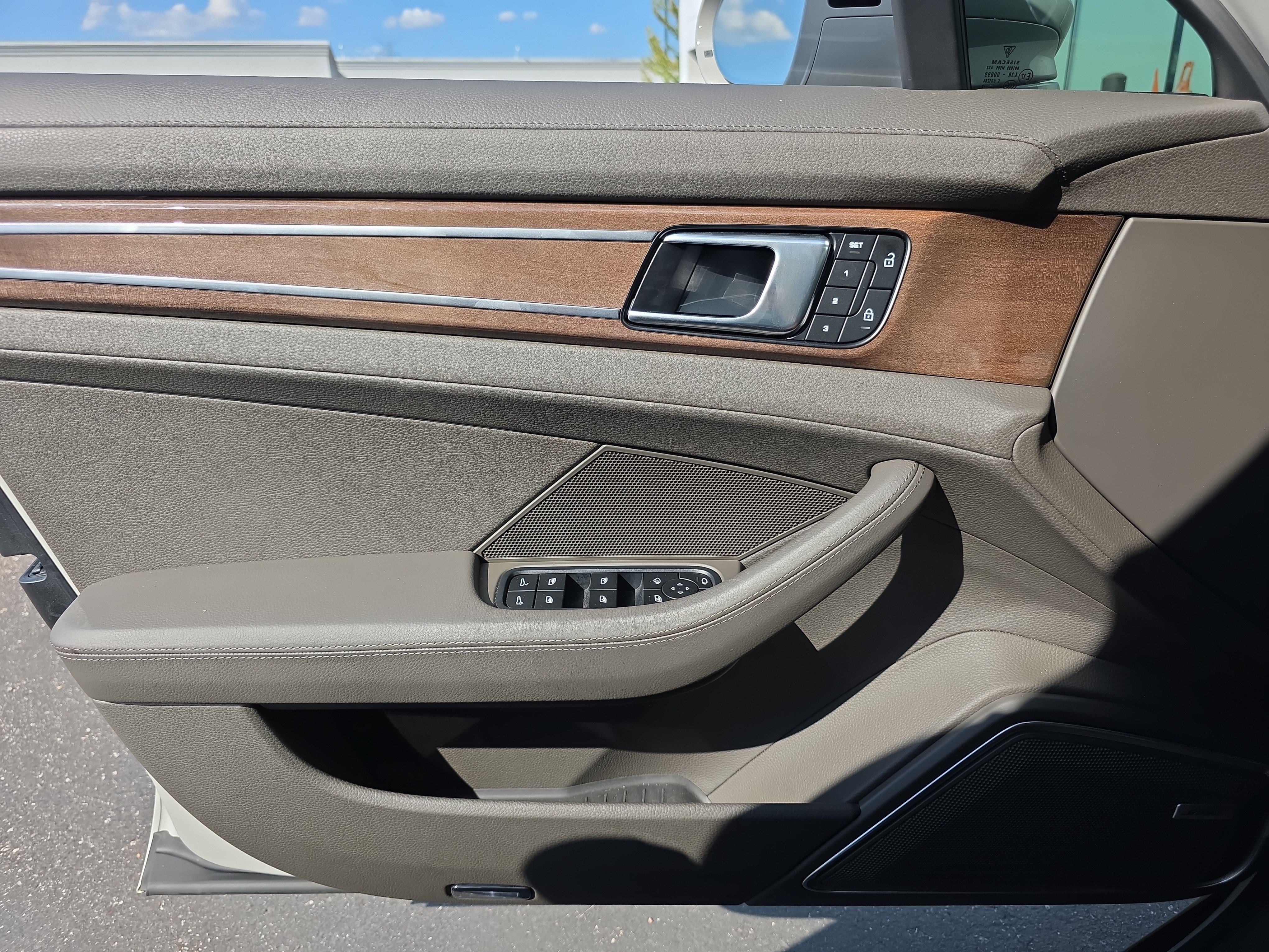Certified 2023 Porsche Panamera image 19