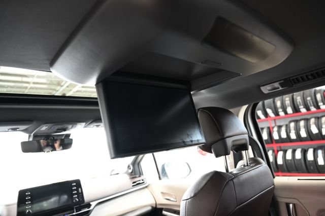 Used 2023 Toyota Sienna Platinum AWD/4WD image 23
