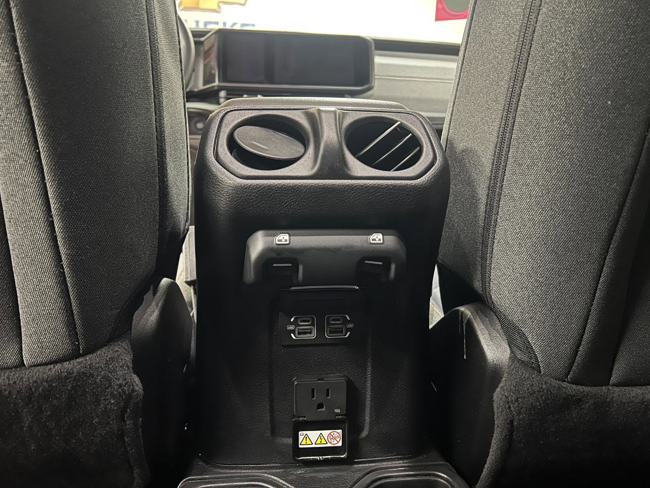 Used 2025 Jeep Wrangler Unlimited Sahara image 59