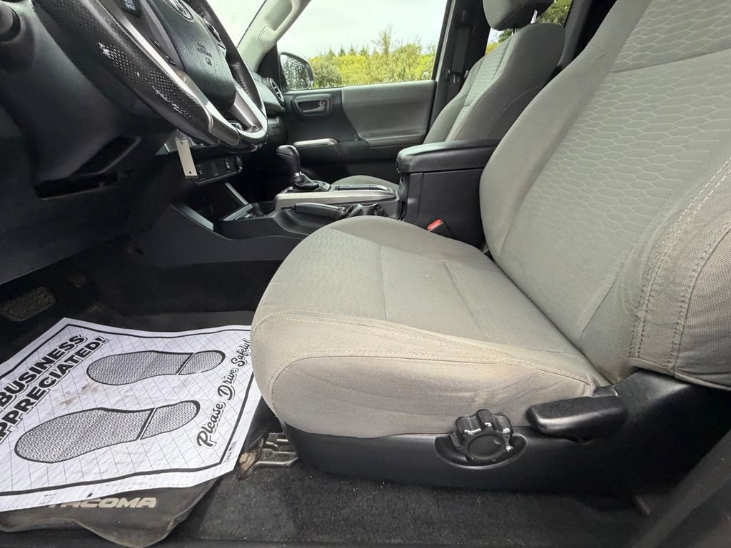 Used 2018 Toyota Tacoma SR5 AWD/4WD image 11