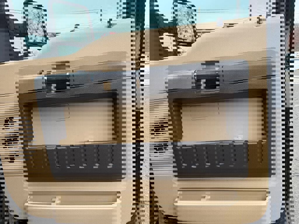 Used 2016 Ford F350 Lariat w/ Chrome Package image 26