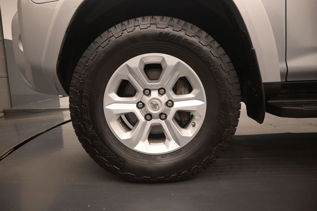 Used 2018 Toyota 4Runner SR5 Premium RWD image 26