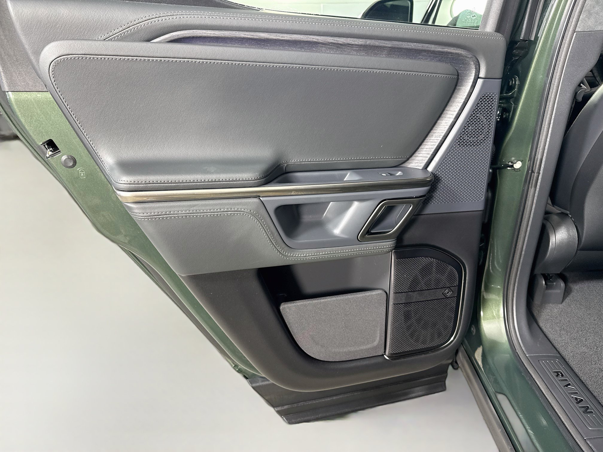 Used 2024 Rivian R1T Adventure AWD/4WD image 25