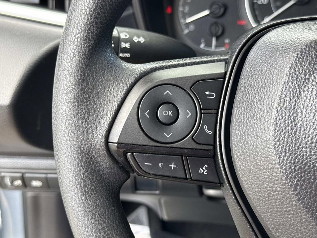 Used 2021 Toyota Corolla LE image 38