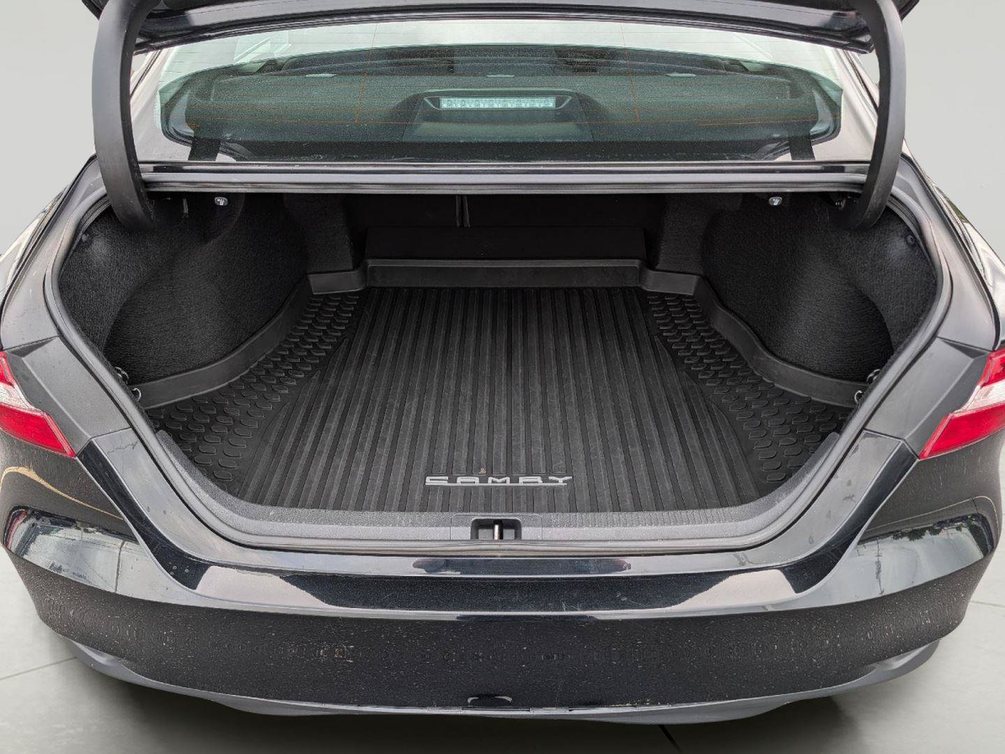 Used 2018 Toyota Camry LE FWD image 24