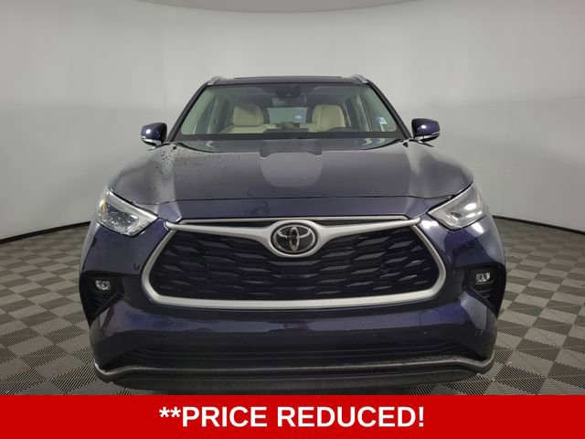Used 2023 Toyota Highlander XLE FWD video 2
