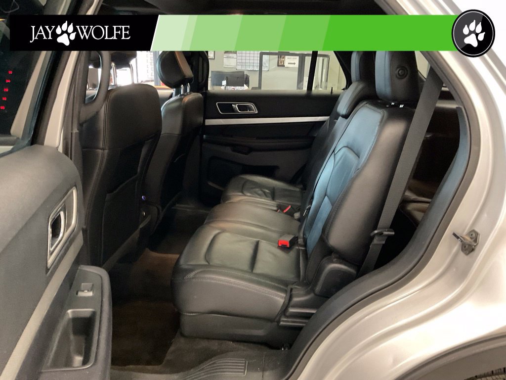 Used 2017 Ford Explorer XLT w/ Equipment Group 202A AWD/4WD image 22