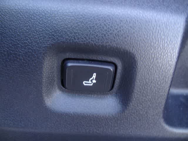Used 2024 Toyota Tacoma TRD Off-Road AWD/4WD image 7