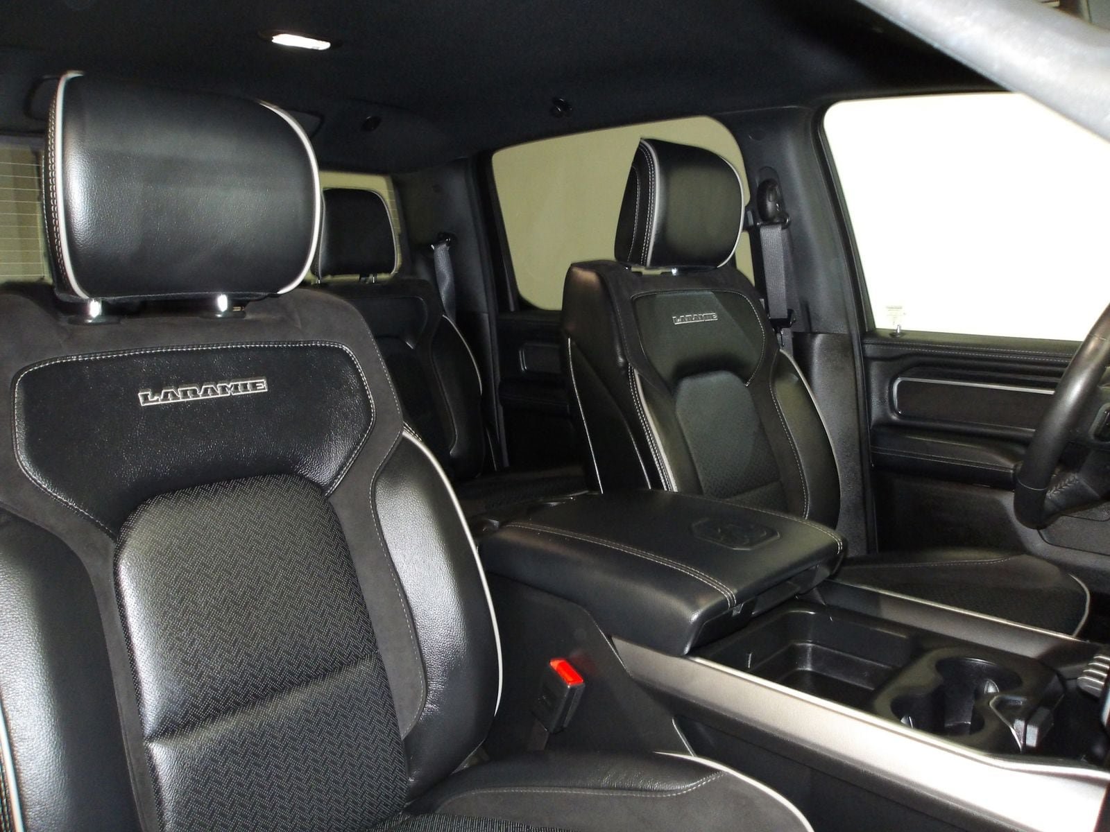 Used 2024 RAM 1500 Laramie AWD/4WD image 17